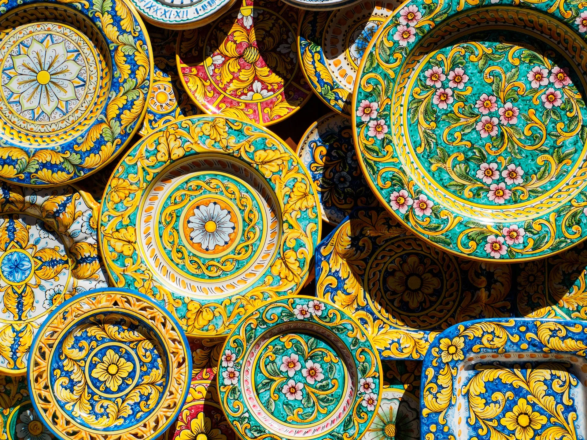 イタリアが誇る陶器「マヨリカ焼き」の魅力 – イタリアデザイン